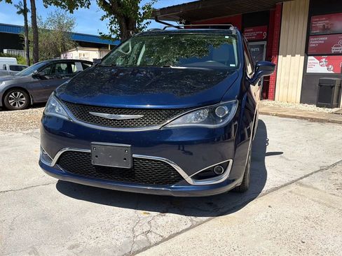 Used 2017 Chrysler Pacifica Touring-L image 13