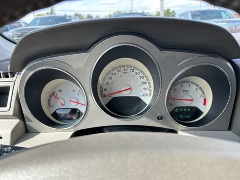 Used 2009 Dodge Avenger R/T FWD image 32