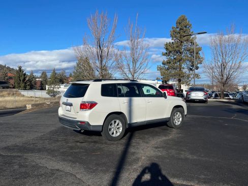 Used 2013 Toyota Highlander SE image 2