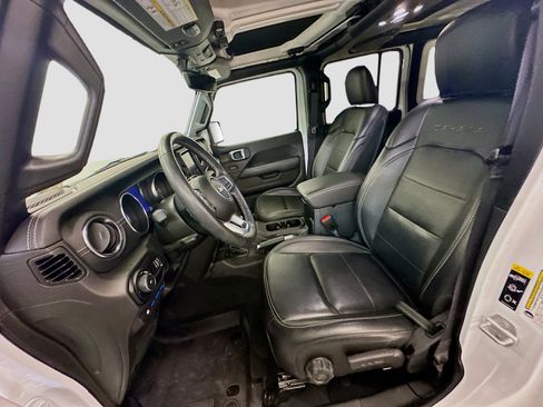 Used 2023 Jeep Wrangler Sahara w/ Cold Weather Group image 13