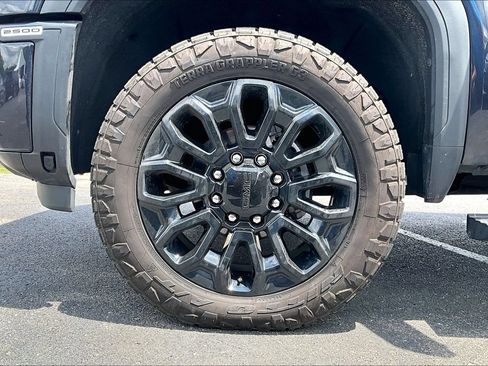Used 2024 GMC Sierra 2500 AT4 w/ AT4 Premium Plus Package AWD/4WD image 2