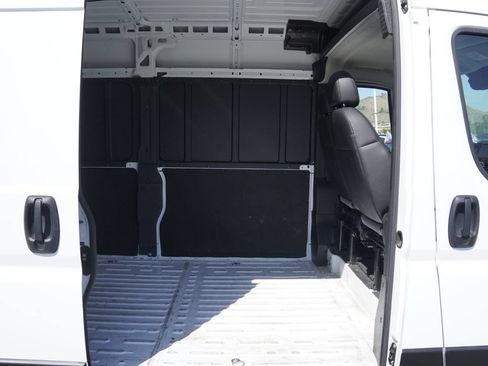 Used 2025 RAM ProMaster 2500 w/ Convenience Group FWD image 31