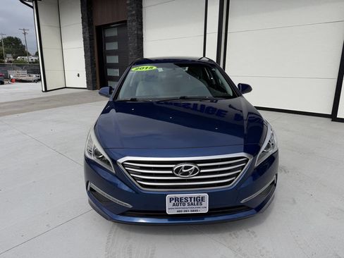 Used 2015 Hyundai Sonata SE w/ Option Group 09 FWD image 2