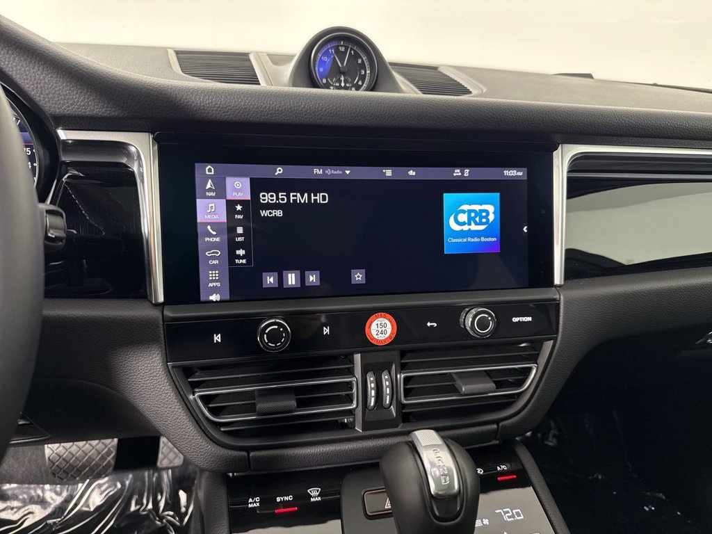 Certified 2025 Porsche Macan AWD/4WD image 28