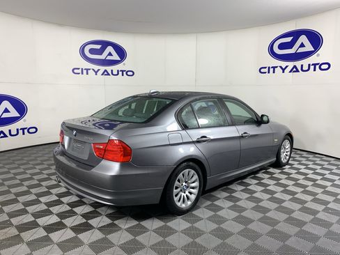 Used 2009 BMW 328i xDrive Sedan AWD/4WD image 3