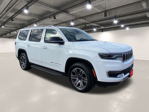 Used 2024 Jeep Wagoneer Series II image 2