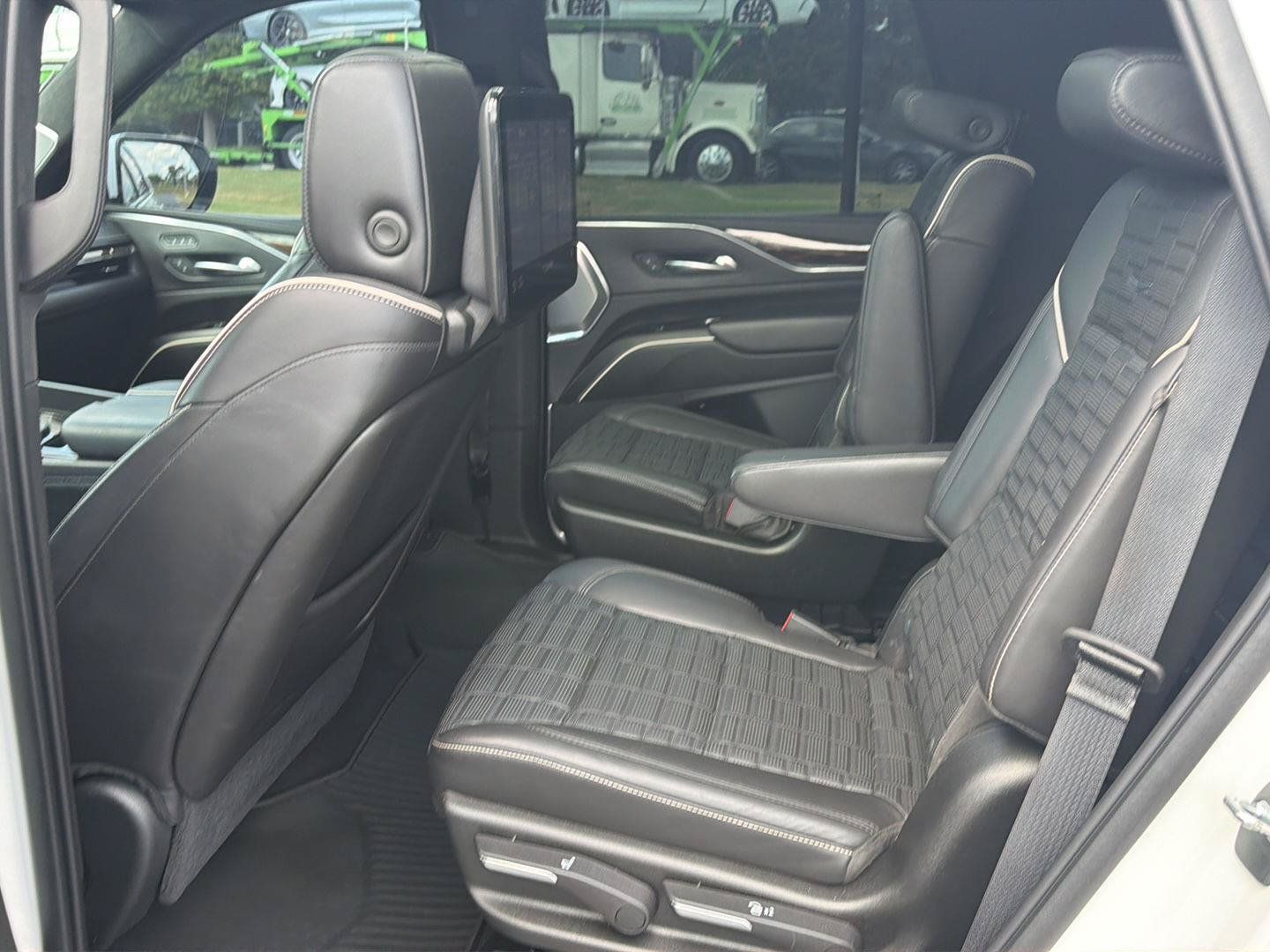 Used 2021 Cadillac Escalade Premium Luxury Platinum RWD image 11