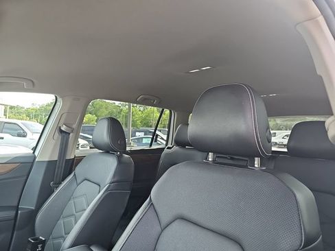 Used 2025 Volkswagen Atlas SE FWD image 10