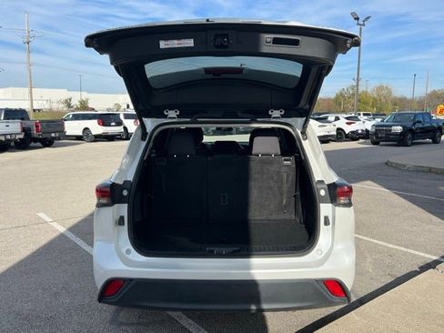 Used 2024 Toyota Highlander LE image 5