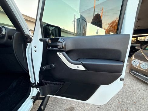 Used 2017 Jeep Wrangler Unlimited Sport image 36