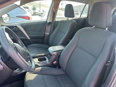 Used 2017 Toyota RAV4 LE FWD image 7