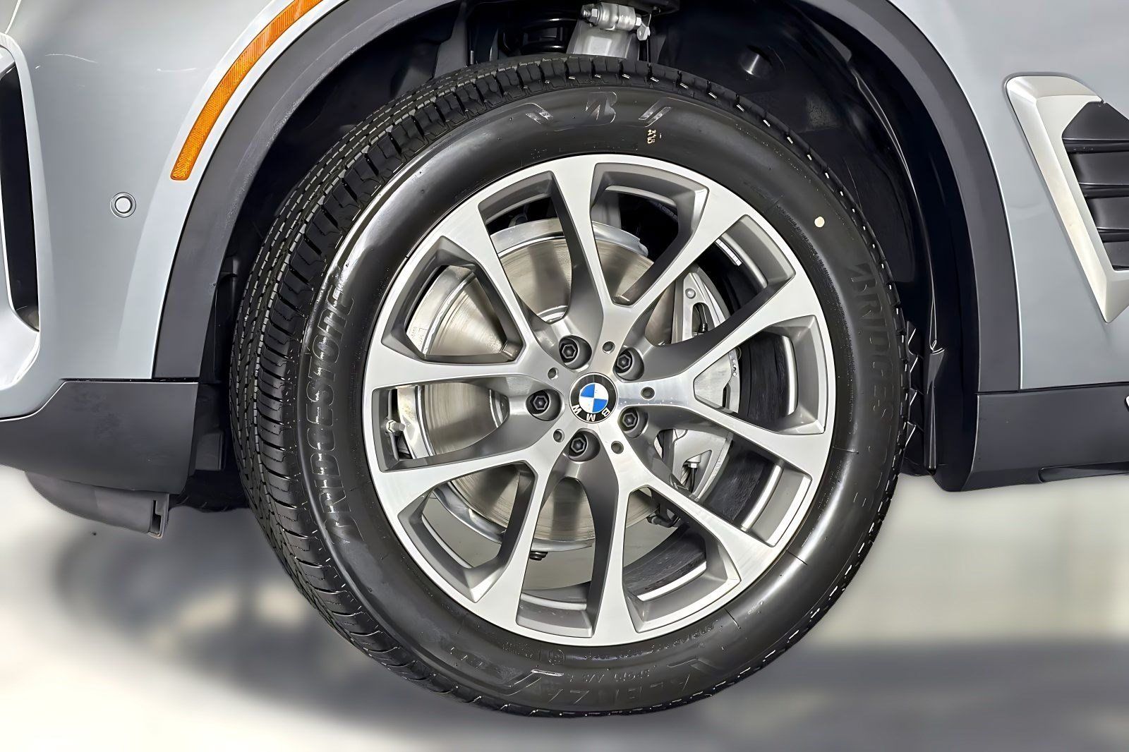 Used 2026 BMW X5 sDrive40i w/ Premium Package RWD image 13