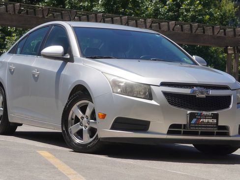 Used 2014 Chevrolet Cruze LT FWD image 2