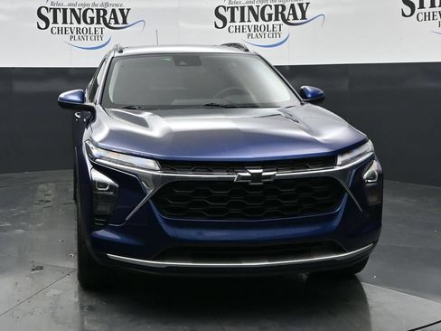Used 2024 Chevrolet Trax LT w/ Driver Confidence Package FWD image 2