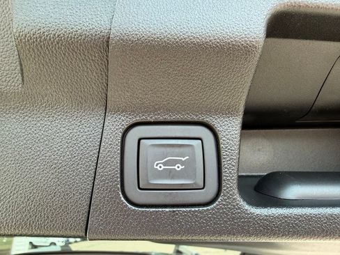Certified 2023 GMC Acadia SLE w/ Driver Convenience Package AWD/4WD image 10