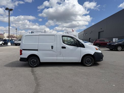 Used 2018 Nissan NV200 S w/ Cruise Control Package image 2