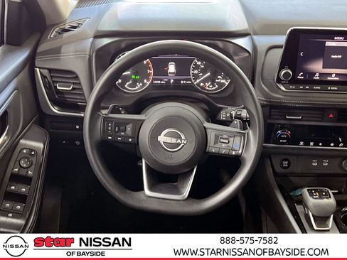 Used 2024 Nissan Rogue SV image 14