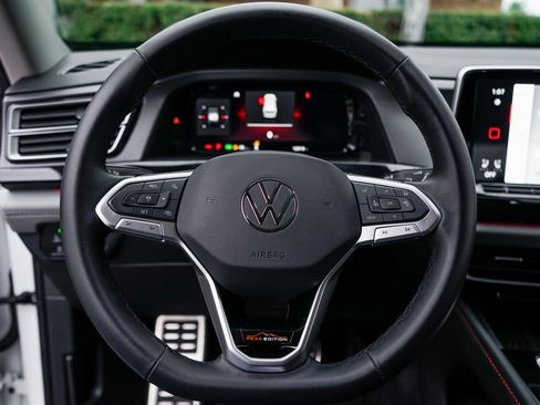 Used 2025 Volkswagen Atlas Peak Edition SE image 21
