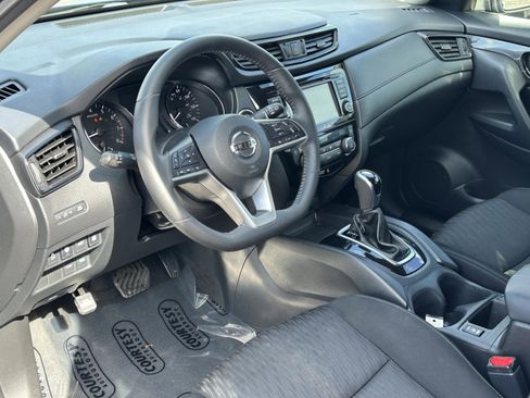 Used 2020 Nissan Rogue SV image 18