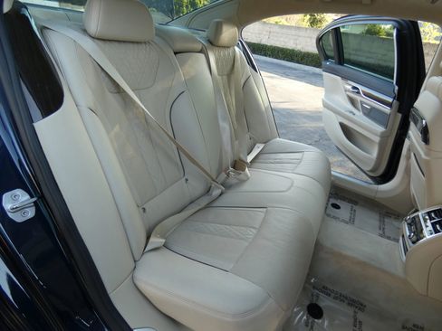 Used 2016 BMW 750i xDrive image 45