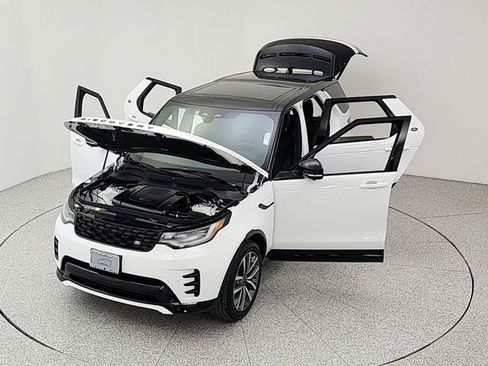 Used 2025 Land Rover Discovery Dynamic SE AWD/4WD image 39
