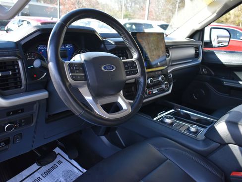 Certified 2022 Ford Expedition XLT image 16