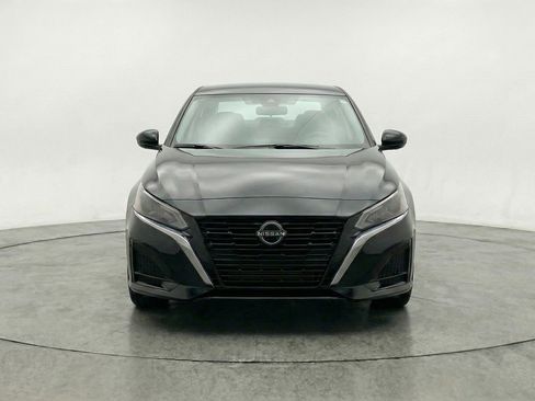 Used 2025 Nissan Altima 2.5 SV image 2
