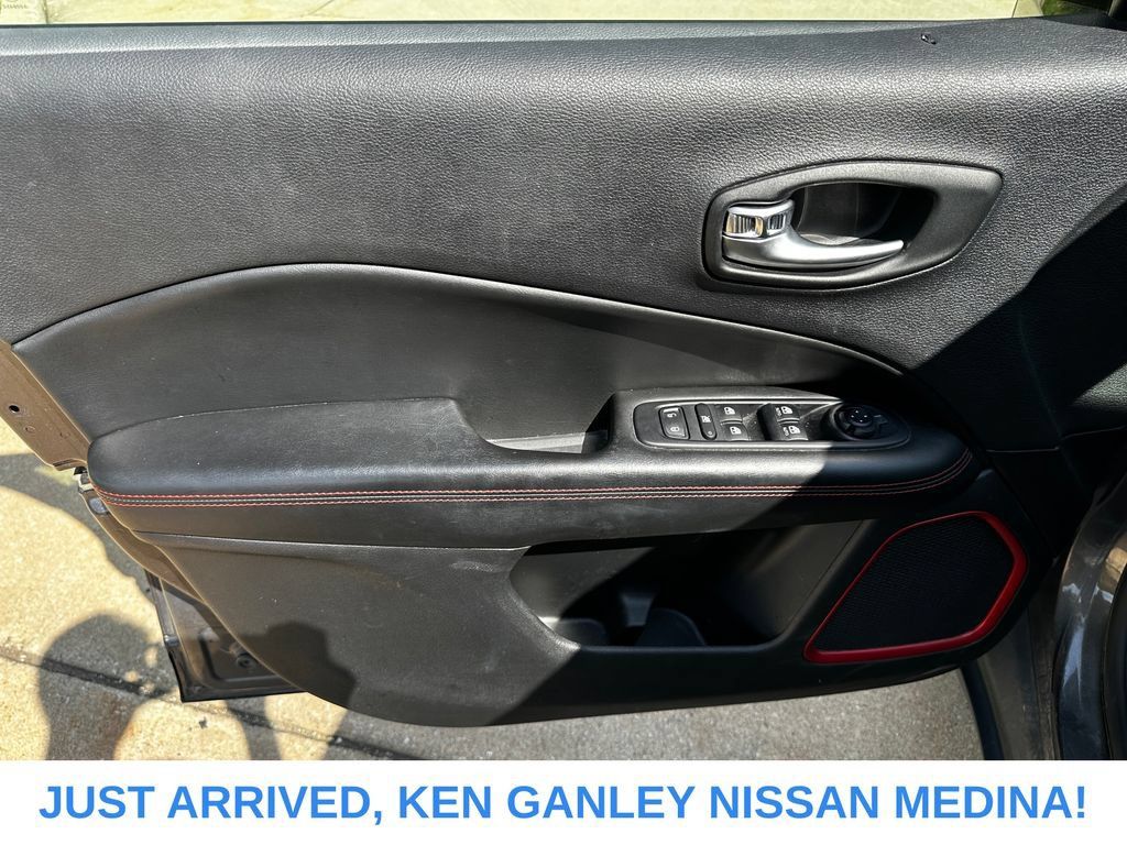 Used 2019 Jeep Compass Trailhawk w/ Popular Equipment Group AWD/4WD image 14