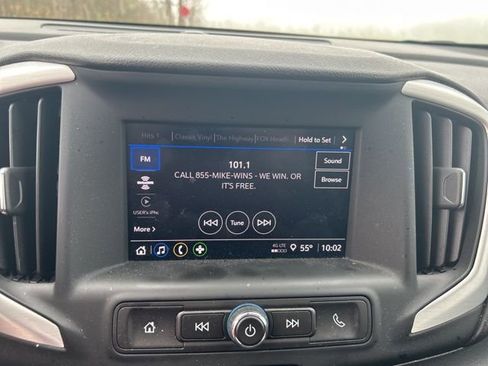 Used 2024 GMC Terrain SLE w/ Driver Convenience Package image 13