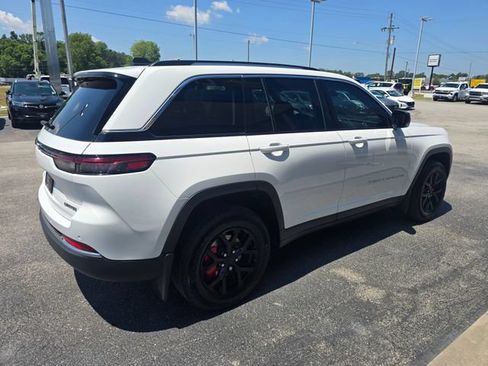 Used 2023 Jeep Grand Cherokee Limited AWD/4WD image 5