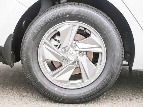 New 2026 Hyundai Elantra SE FWD image 13