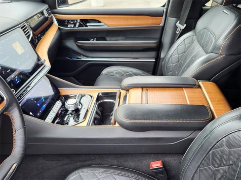 Used 2024 Jeep Grand Wagoneer L Series III image 31