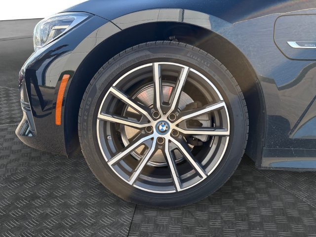 Used 2022 BMW 330e xDrive w/ Premium Package AWD/4WD image 13