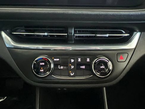 Used 2025 Buick Envista Preferred FWD image 46