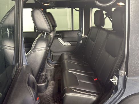 Used 2017 Jeep Wrangler Unlimited Rubicon AWD/4WD image 8