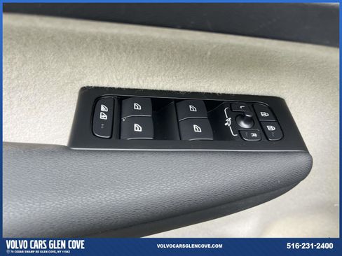 Used 2021 Volvo XC40 T5 Momentum w/ Premium Package AWD/4WD image 17