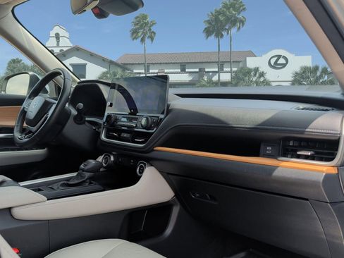 Used 2024 Toyota Grand Highlander Limited AWD/4WD image 30