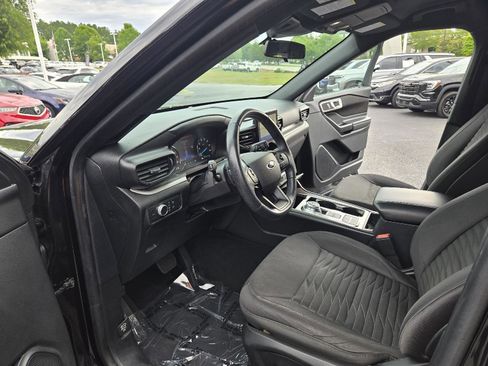 Used 2020 Ford Explorer XLT RWD image 15