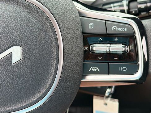 Used 2023 Kia Sorento LX FWD image 16