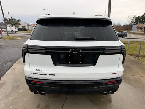 Used 2024 Chevrolet Traverse RS image 6