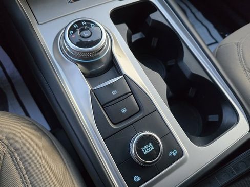 Used 2022 Ford Explorer XLT image 25