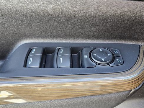 Used 2023 GMC Acadia SLE w/ Driver Convenience Package FWD image 19