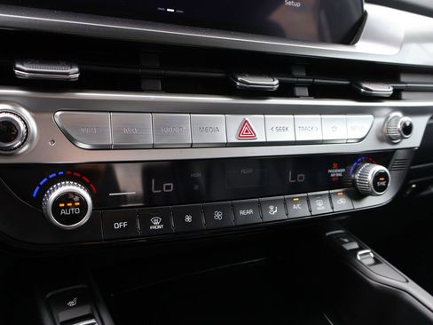 Used 2025 Kia Telluride S FWD image 37