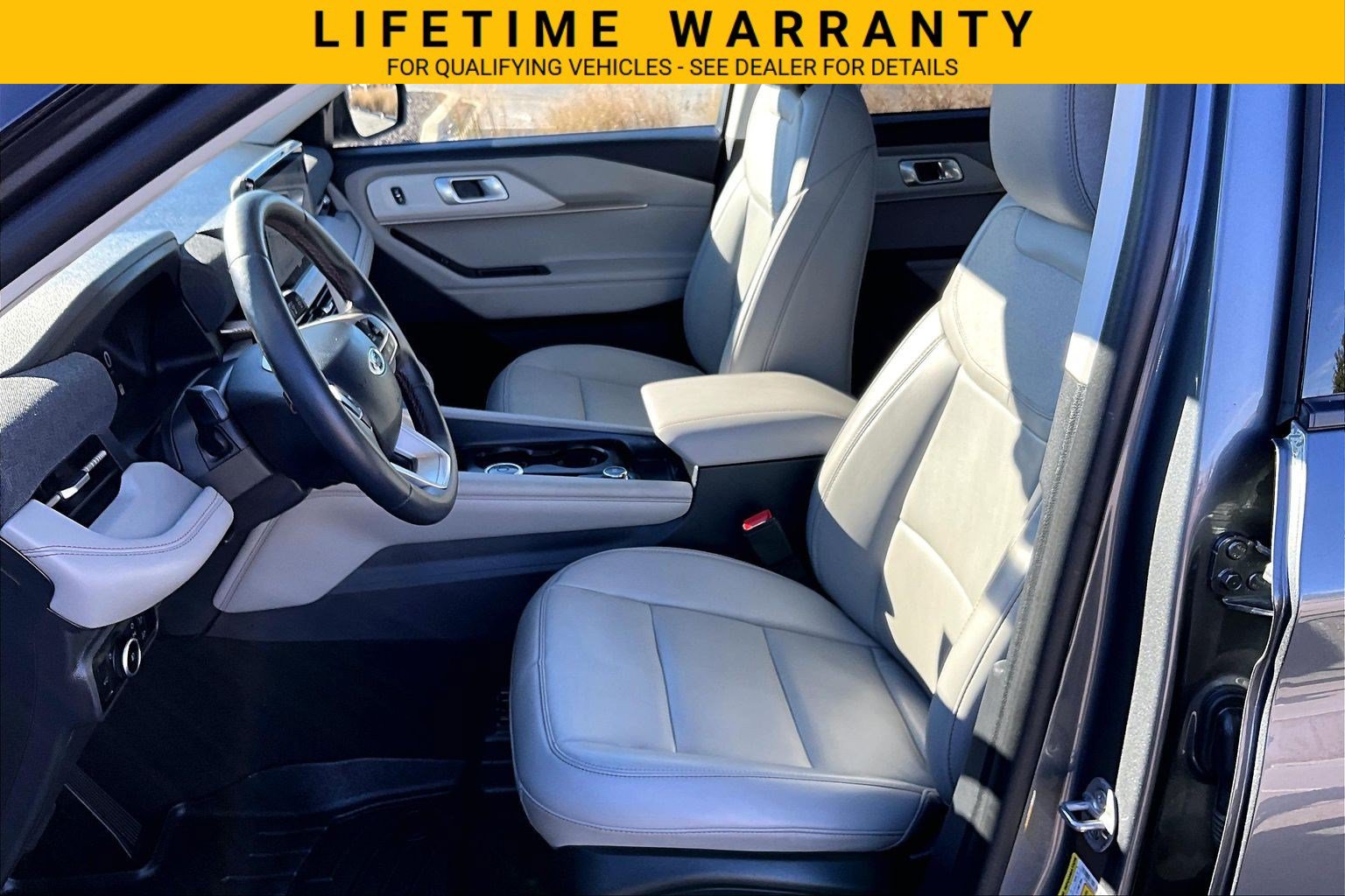 Used 2025 Ford Explorer Active w/ Active Comfort Package AWD/4WD image 21