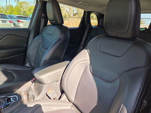 Used 2019 Jeep Cherokee Limited image 24