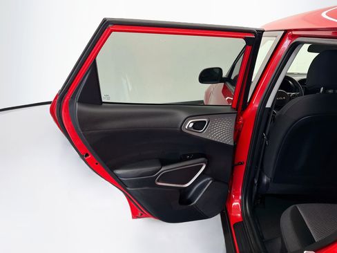 Used 2025 Kia Soul LX w/ LX Technology Package FWD image 25