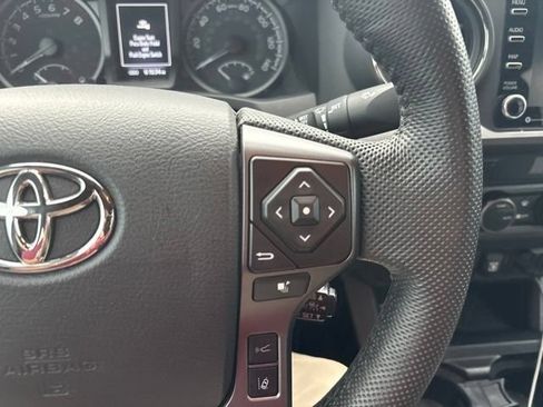 Used 2022 Toyota Tacoma TRD Off-Road AWD/4WD image 22