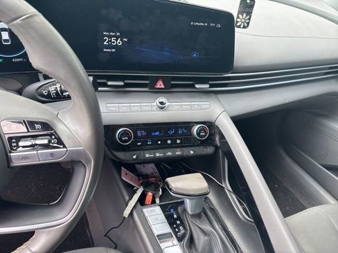 Used 2023 Hyundai Elantra SEL w/ Convenience Package image 3