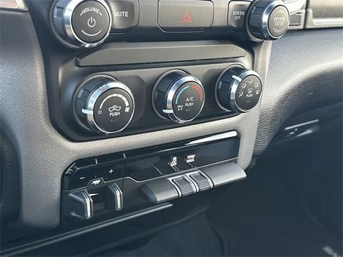 Used 2024 RAM 2500 Big Horn image 24