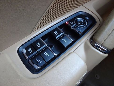 Used 2015 Porsche Cayenne S image 21